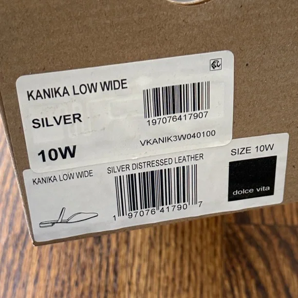 B12 Dolce Vita Women’s 10W Kanika Low Wide Metallic Silver Mules - Picture 6 of 6